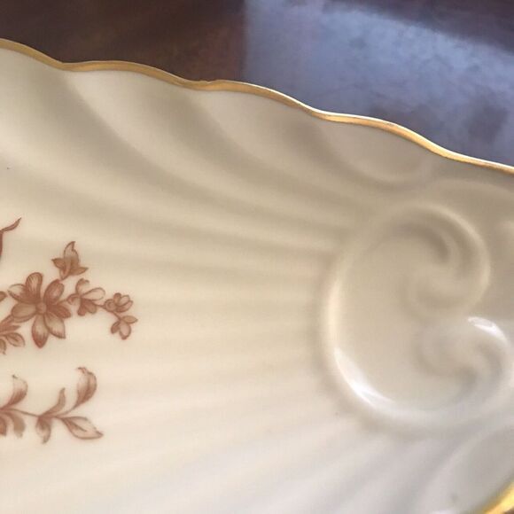 Limoges‎ France Shell Pattern Footed White Dish with Gold Rem and Rose Pattern - Picture 3 of 8